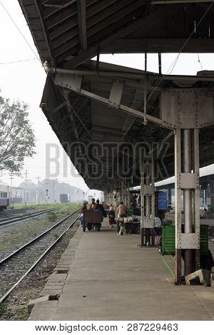 Thazi, Myanmar - 23 November, 2018: Vertical Picture Of People At The Thazi Train Station Platform, 