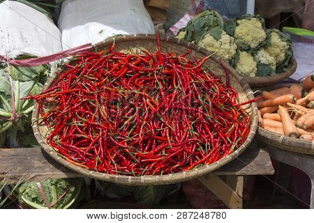 Red Chili Peppers Wallpaper, Market In Indonesia