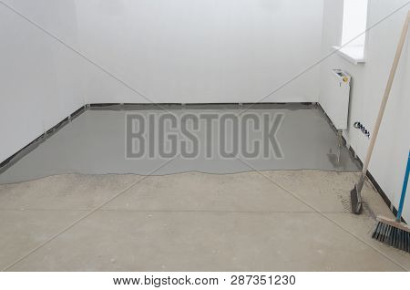 Self-leveling Epoxy. Leveling With A Mixture Of Cement Floors