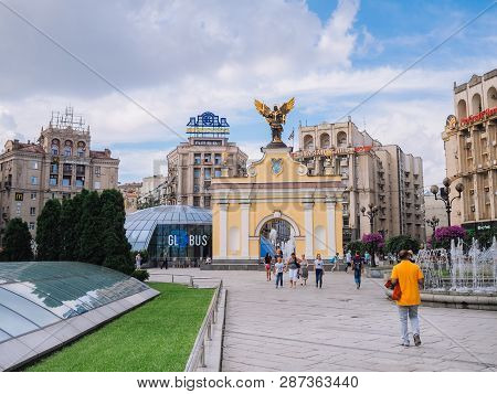Kyiv. Ukraine. Summer 2018. Independence Square. Maydan Nezalezhnosti With Monument And Hotel Ukrain