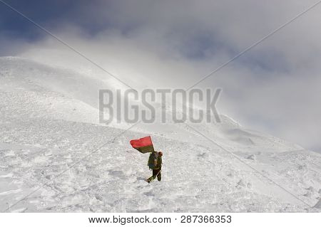 Flags Of Ukraine Climbers