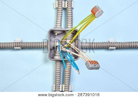 The Integrated Orange Lever Acts As A Sturdy Clamp When In The Rest Position, Preventing A Connected