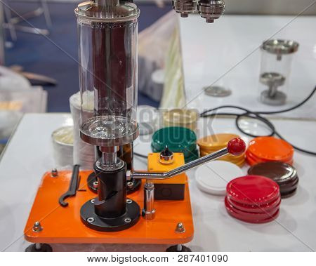 Manual Ring Pull Can And Plastic Cap Sealing Machine