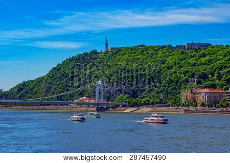 Budapest/hungary- May 7, 2018: Spring Cityscape - Gellert Hill With Citadella And Liberty Statue, Da
