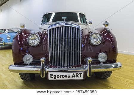 Bentley S2 4-door Saloon Car  (made In 1960).