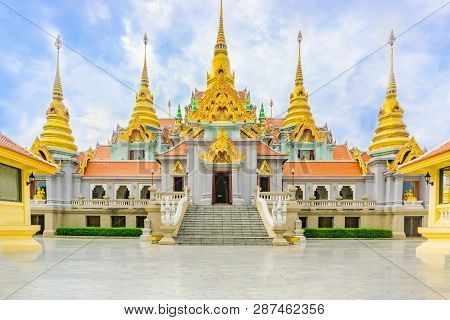 Wat Phra Mahathat Chedi Phakdi Prakat - Buddhist Temple In Thailand