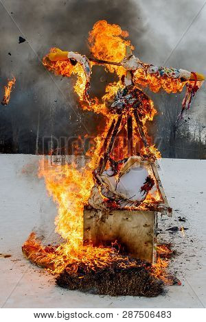 Spring Meeting. Close-up Faceless Straw Effigy Of Dummy Of Maslenitsa, Symbol Of Winter And Death In