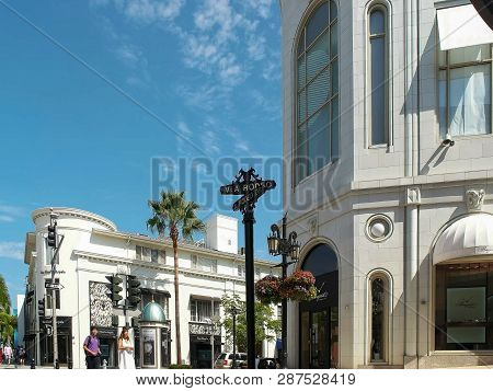 Los Angeles, California, Usa - August 25, 2015: Shot Of Rodeo Drive And The Rodeo Drive Sign