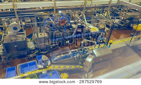 Tillamook, Oregon, Usa - September 1, 2015: The Conveyor Belts In The Large Packing Room At Tillamoo