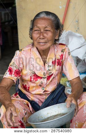 Tuaran, Sabah, Malaysia-january 25,2018: Street Photo View Of Portraiture  Elder Picture Sale Fruit 