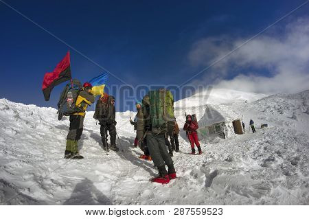 Flags Of Ukraine Climbers
