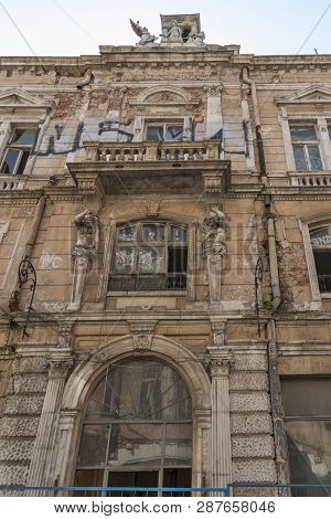 Ruse, Bulgaria - May 1, 2008: Building And Street At The Center Of City Of Ruse, Bulgaria