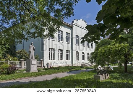 Ruse, Bulgaria - May 1, 2008: Building And Street At The Center Of City Of Ruse, Bulgaria