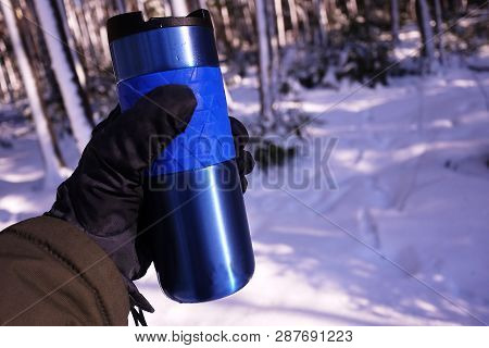 Thermal Mug To Keep The Temperature Warm Or Cold. For Storage Of Hot Or Cold Drinks