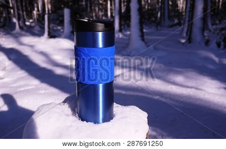 Thermal Mug To Keep The Temperature Warm Or Cold. For Storage Of Hot Or Cold Drinks