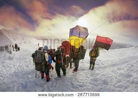 Flags Of Ukraine Climbers