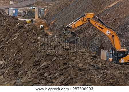 Velbert, Nrw, Germany - November 23, 2016:
Motorway A 44 To Dusseldorf. View Of A Construction Site 