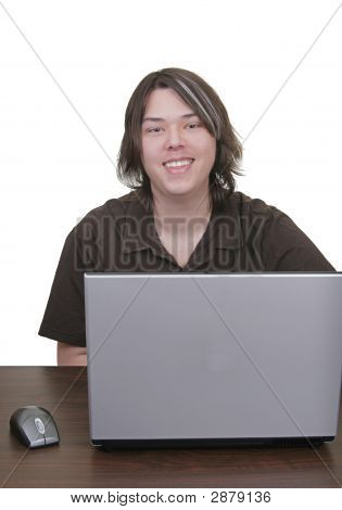 Smilende fyr på Laptop