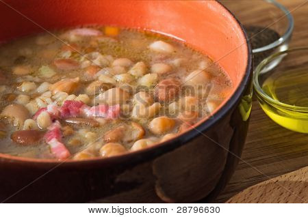 ถั่ว Borlotti และ spelt ซุป