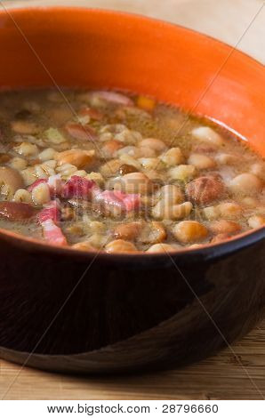 ถั่ว Borlotti และ spelt ซุป