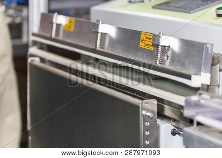 Close Up Seal Packing Unit Of High Technology And Automatic Vacuum Food Sealer Machine For Industria