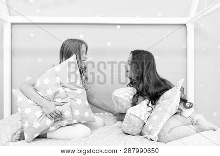 Pillow Fight Pajama Party. Sleepover Time For Pillow Fight. Girls Sleepover Party Ideas. Soulmates G