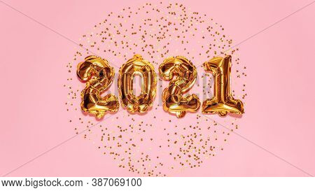 Happy New Year 2021 Celebration. Bright Gold Balloons Figures, New Year Balloons With Glitter Stars 
