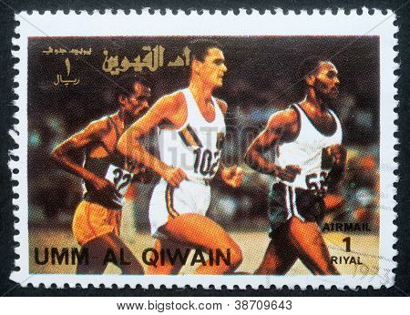 음 알-QIWAIN-1973 년경:에서 스탬프 um Al Qiwain 쇼 트랙 19 년경에 주자의 이미지
