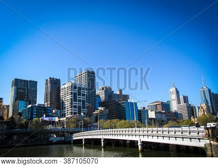 Melbourne, Au - 25 Sept 2018: Melbourne, The Capital City Of Victoria, With Yarra River In View. The