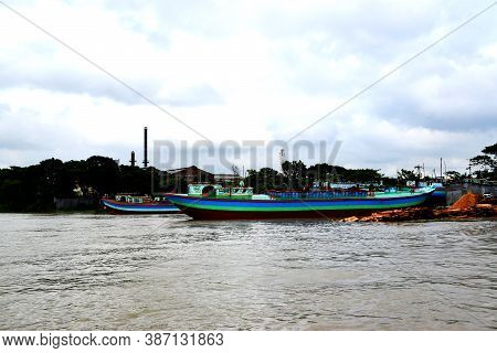 Ship In The River The Photo Was Taken From Shitolokkha River, Narayanganj,rupgonj On 28th September 