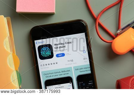 New York, Usa - 28 September 2020: Working Copy Git Client Mobile App Logo On Phone Screen Close Up,