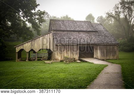 Barn In Rural Tennessee.  Historic Barn On Display At Norris Dam State Park In Tennessee. This Is Pu