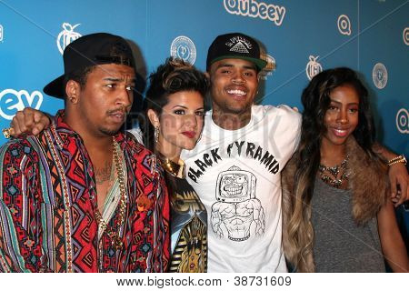 LOS ANGELES - 20 Październik: Chris Brown, jego artystów przybywa Qubeeys Chris Brown kanał uruchomienie E