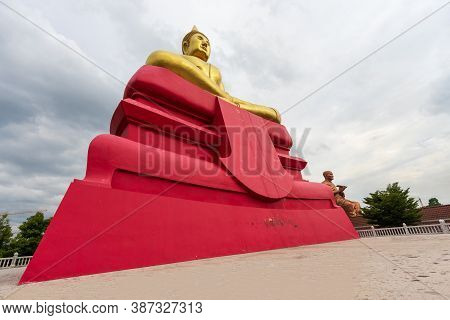 Large Beautiful Buddha Statue 