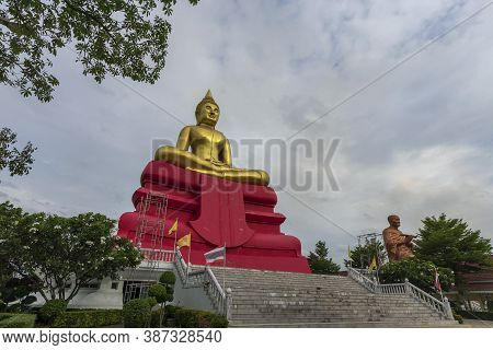 Large Beautiful Buddha Statue 