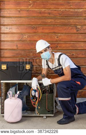A Vacuum Pump Technician Checks The New Air Conditioner. Refilling The Air Conditioner With Freon. W