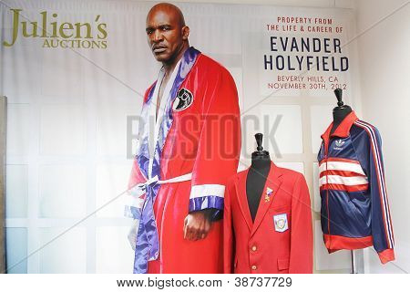 BEVERLY HILLS - okt 19: Atmosfære på 50 års fødselsdagsfest for Evander Holyfield på Julians Aucti