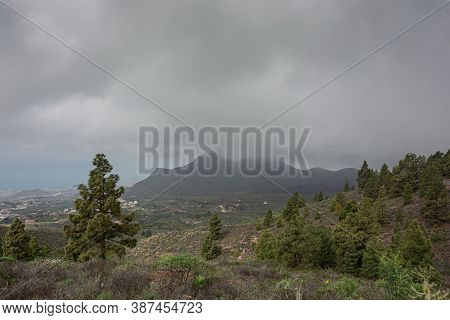 Mountain Landscape. Low Clouds Covered The Top Of The Mountain. Stock Photo