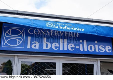 Bordeaux , Aquitaine / France - 09 25 2020 : La Belle Iloise Logo And Text Sign Front Of French Stor