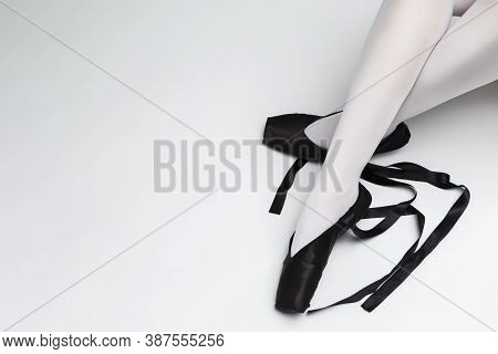Ballet Dancer Sexy Legs In Laced Pointes Shoes. Posing With Straight And Crossed Legs.