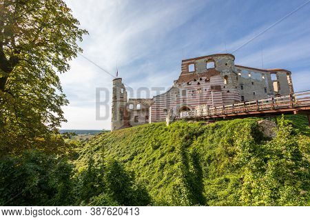 Janowiec Castle.  Renaissance Castle Built In Between 1508-1526. In Janowiec, Poland.