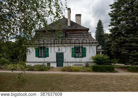 Janowiec, Poland - August 28, 2020: A Baroque Manor House From Moniak On The Premises Of The Museum 