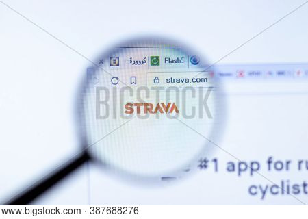 New York, Usa - 29 September 2020: Strava Strava.com Company Website With Logo Close Up, Illustrativ