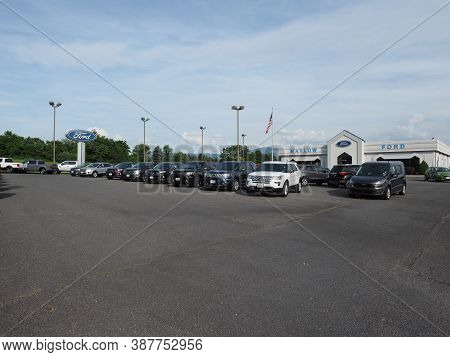 Luray, Usa - June 6, 2019: Image The Marlow Ford Dealer In Luray.