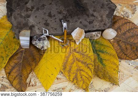 Jewelry And Natural Semi-precious Stones - Citrine, Yellow Quartz, Landscape Jasper, Agate, Septaria