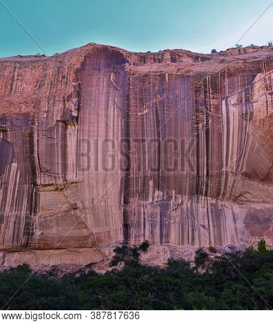 Lower Calf Creek Falls Views From The Hiking Trail Grand Staircase-escalante National Monument Betwe