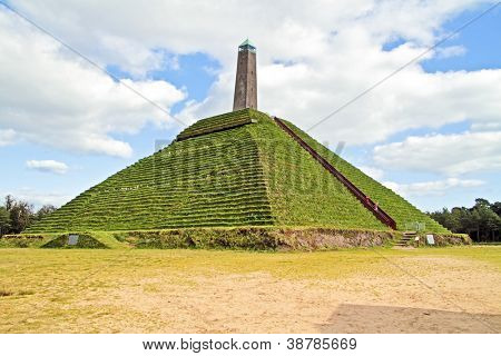 Piramide di Austerlitz, costruito nel 1804 in Olanda