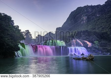 Ban Gioc - Detian Waterfall In Cao Bang, Vietnam