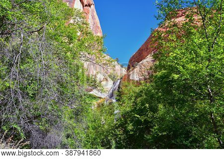 Lower Calf Creek Falls Waterfall Colorful Views From The Hiking Trail Grand Staircase Escalante Nati