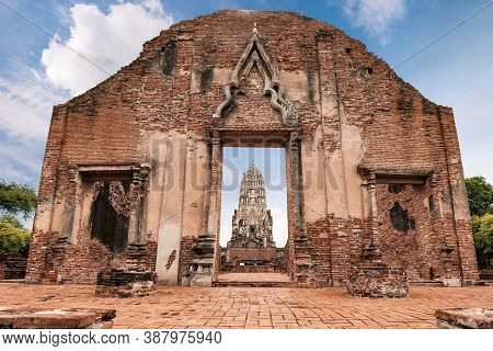 Wat Rachaburana In Ayutthaya Historical Park, Ayutthaya Province, Thailand. Unesco World Heritage